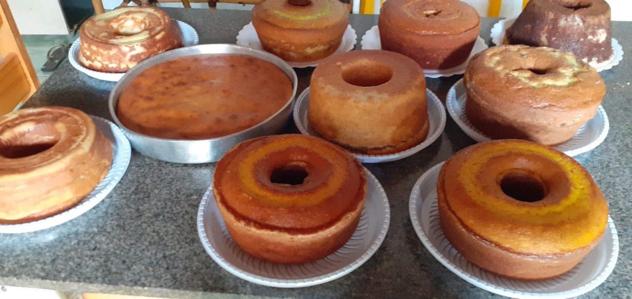 Bolos caseiros com a renda revertida para o hospital