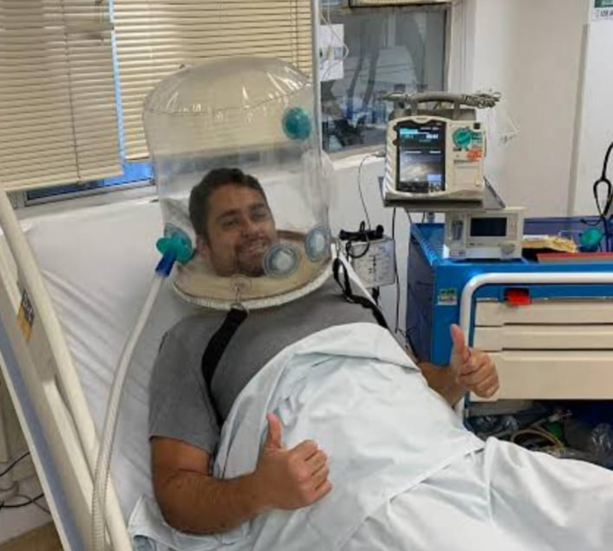 Doação de capacetes elmo para respiração mecânica